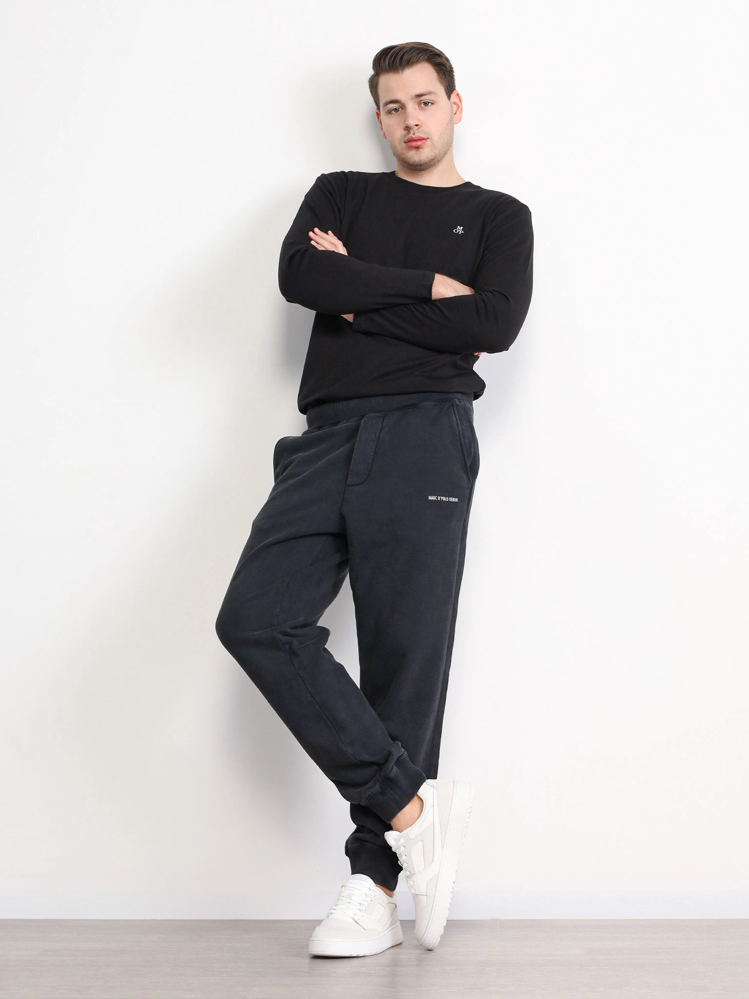 Футболка черного цвета из хлопка с длинным рукавом